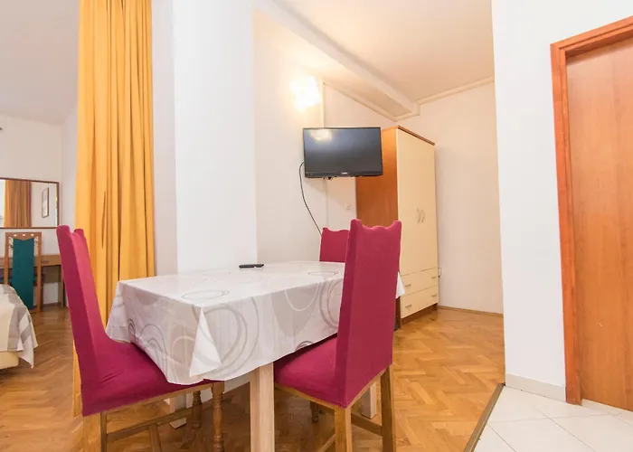 Ivo Apartament *